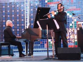 Enrico Intra e Tony Arco in concerto al Castello Sforzesco di Milano martedì 30 luglio 2013