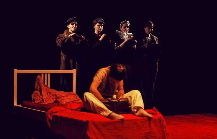 Dal 14 al 21 ottobre al Teatro Libero di Milano va in scena Assassine di Tobia Rossi