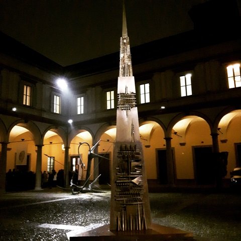 Fondazione Arnaldo Pomodoro progetto Bosco nel Chiostro all'interno dei chiostri del Conservatorio "Giuseppe Verdi" di Milano