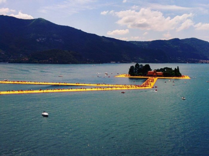 Cosa fare nel weekend: passeggia sulle acque del Lago di Iseo con The Floating Piers di Christo e Jeanne Claude