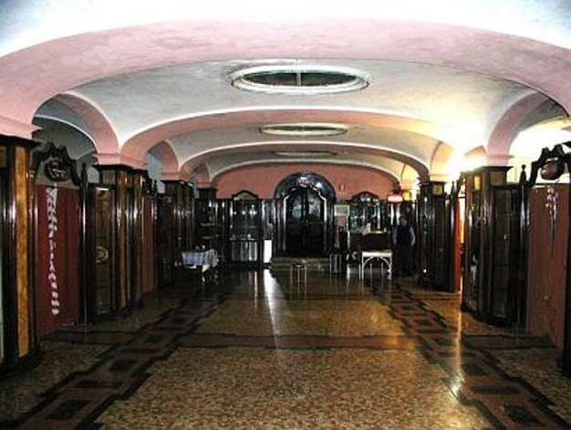 Milano, salone del Albergo Diurno Oberdan di porta Venezia