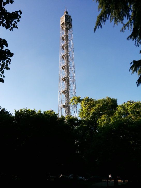 Visita con aperitivo alla Torre Branca di Milano nel Parco Sempione