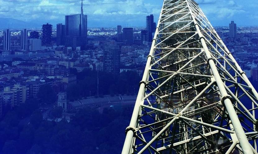 Visita con aperitivo alla Torre Branca Milano: ammira lo skyline della città dall'alto