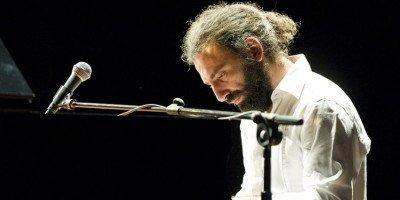 Stefano Bollani in “Piano Solo” giovedì 5 Maggio (ore 21.00) al Teatro Ponchielli