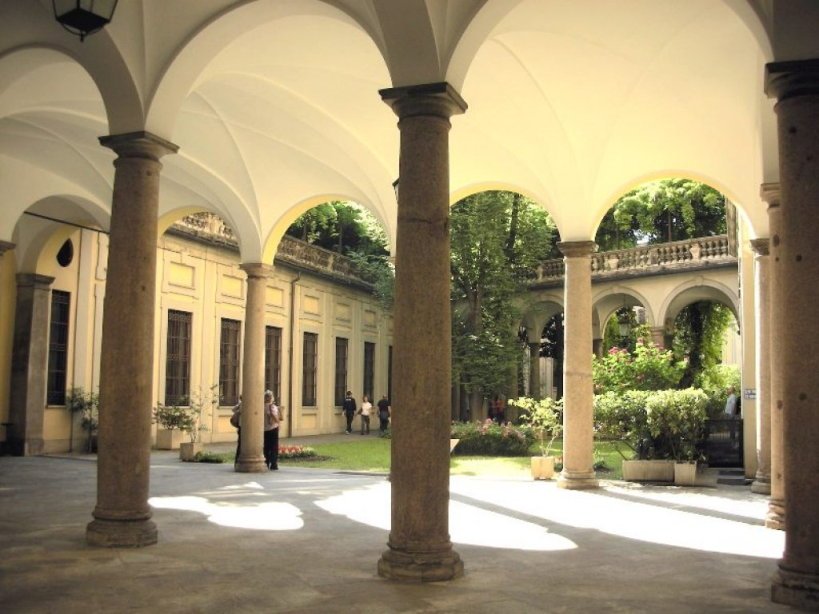 Cortile di Palazzo Isimbardi a Milano