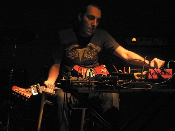 Oren Ambarchi live a Milano per INNER SPACES #5