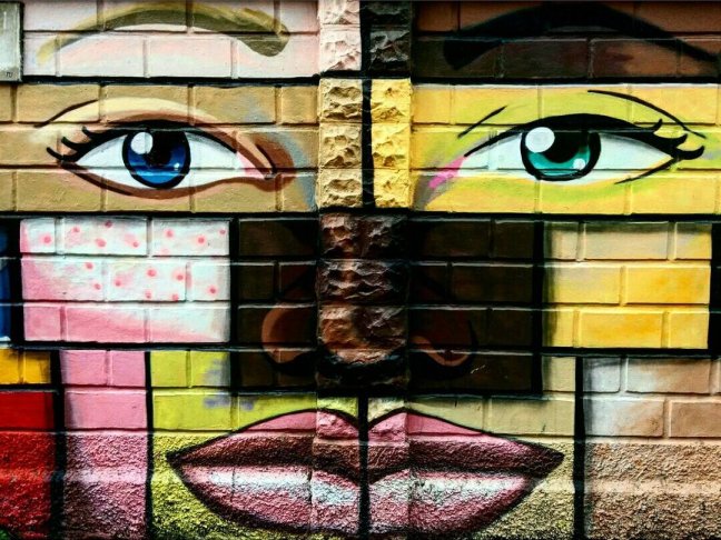 Street art a Milano: un muro pieno di colori per via Padova a Milano, grazie al progetto artistico "tutto il mondo sulle mura del Liceo"