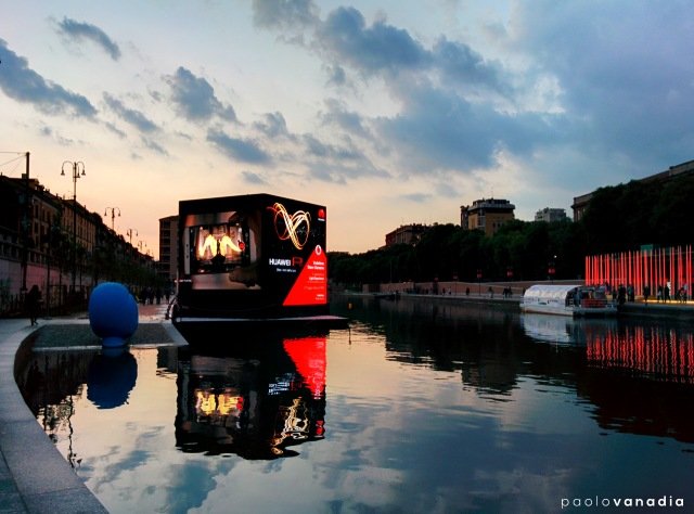 Visita guidata in barca sui Navigli di Milano: itinerario della Darsena