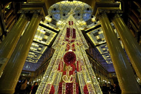 Albero di Natale in Galleria Alberto Sordi a Roma