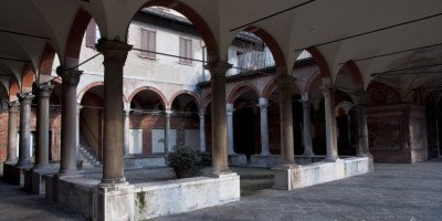 Quartiere Isola: chiostro di Santa Maria alla Fontana, Milano
