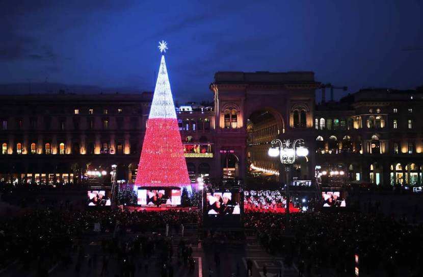 Natale cosa fare a Milano: visita dall'interno l'albero in Piazza Duomo