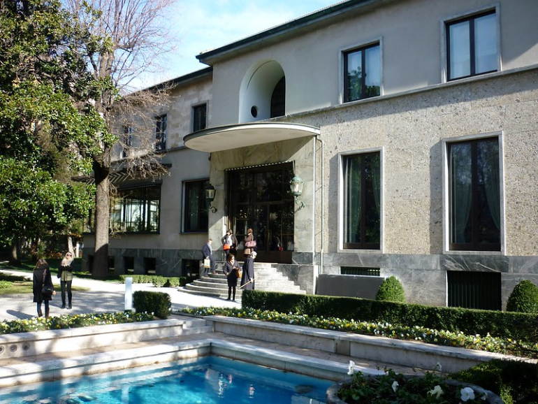 Villa Necchi Campiglio a milano: facciata esterna e piscina