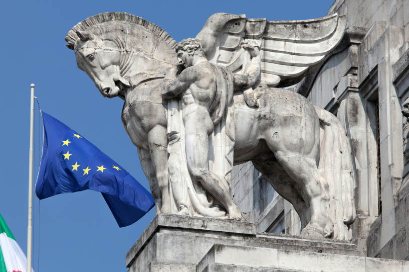 stazione centrale di Milano statua cavallo alato