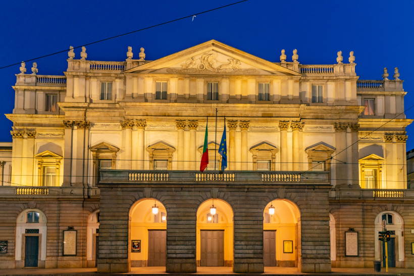 Veduta notturna del Teatro alla Scala di Milano