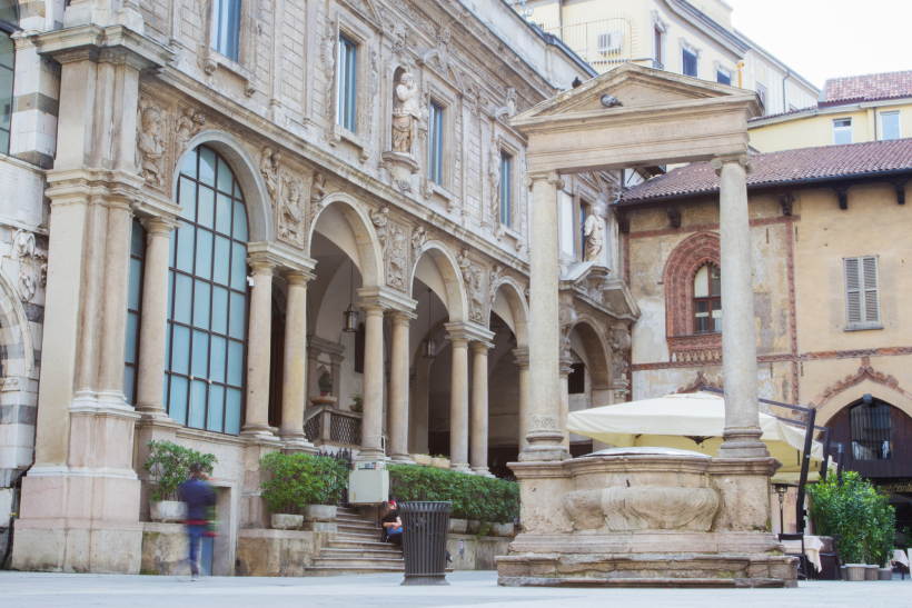 pozzo in Piazza dei Mercanti a Milano