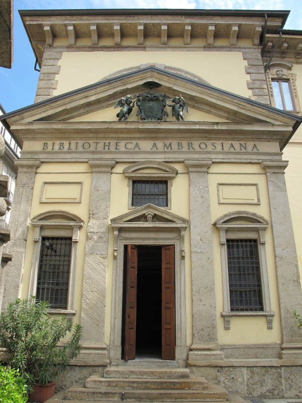 Ingresso della Veneranda Biblioteca Ambrosiana di Milano
