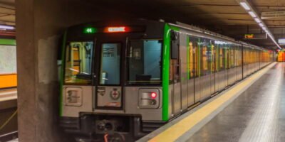 vagone metropolitana verde MM2 Milano