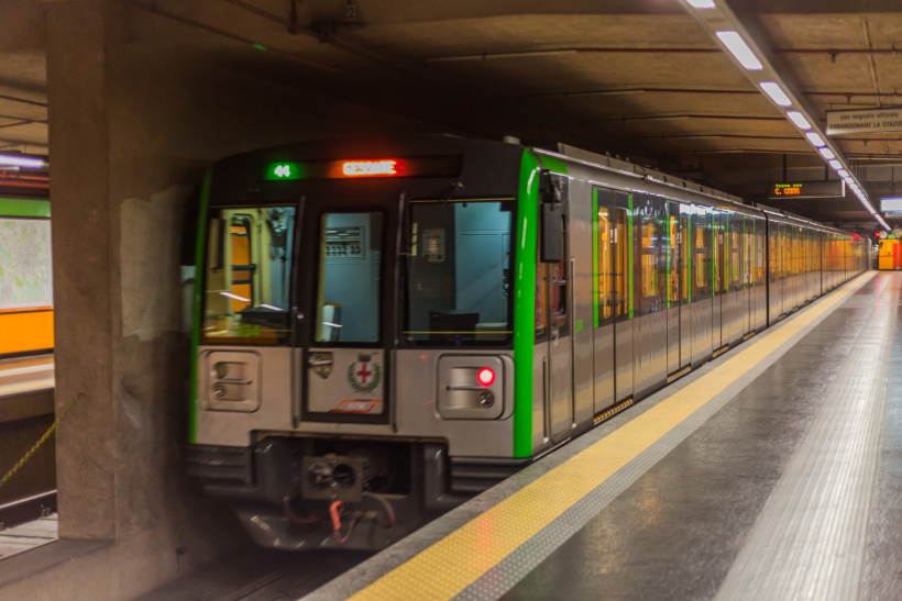 vagone metropolitana verde Milano