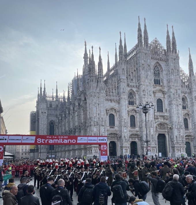 stramilano 2023 partenza in piazza duomo