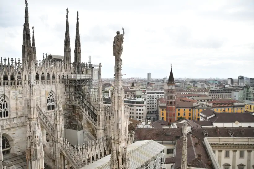 skyline milano: vista dalle terrazze del Duomo