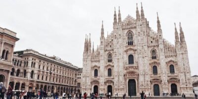 eventi esclusivi a Milano e turisti in Piazza Duomo
