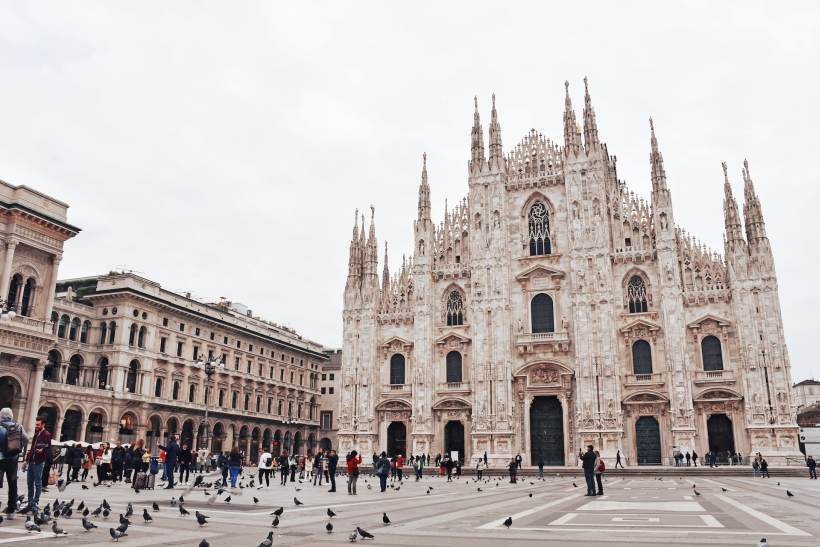 eventi esclusivi a Milano e turisti in Piazza Duomo