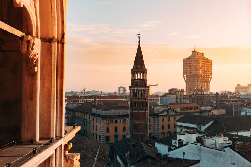 Meteo Milano: oggi domani e domenica. Poche nubi e cielo terso in Piazza Duomo