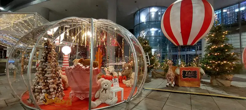 Villaggio di Natale in Piazza Città di Lombardia: giochi di Toys Center e FAO Schwarz