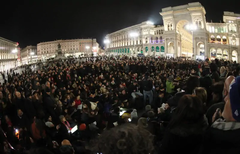 Cantata anarchica in piazza Duomo a Milano per Fabrizio De André: orario evento 2024