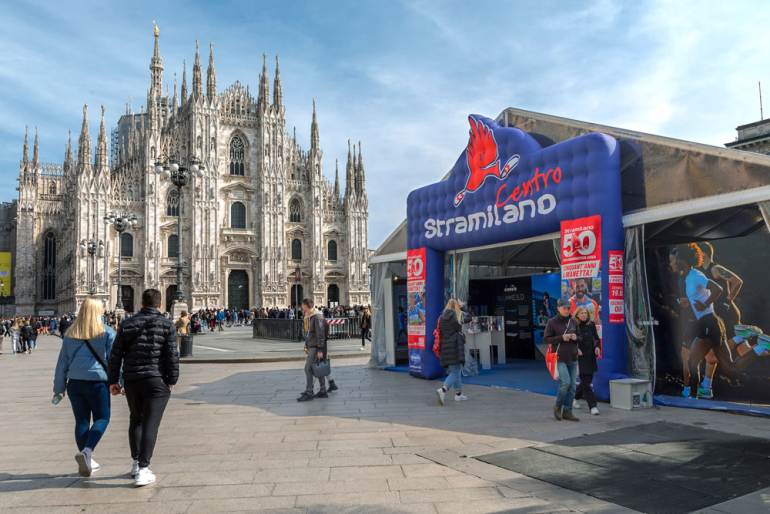 Centro Stramilano 2024 aperto in Piazza Duomo a Milano