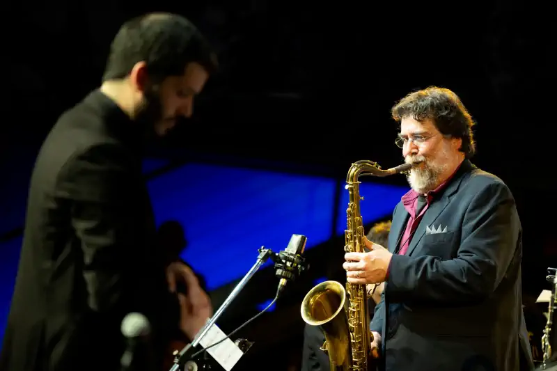 La Civica Jazz Orchestra diretta da Luca Missiti feat. Emanuele Cisi domenica 7 aprile al Blue Note di Milano