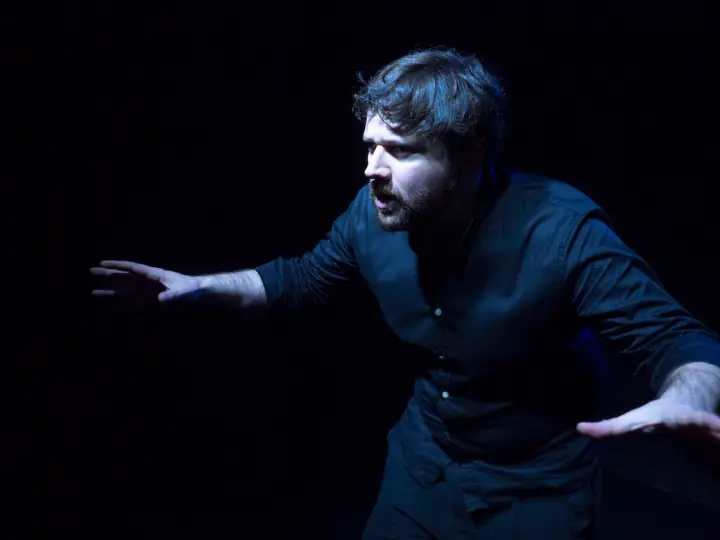 Perdifiato: a Milano rivive a teatro il mito di Alfonsina Strada, la ciclista ribelle
